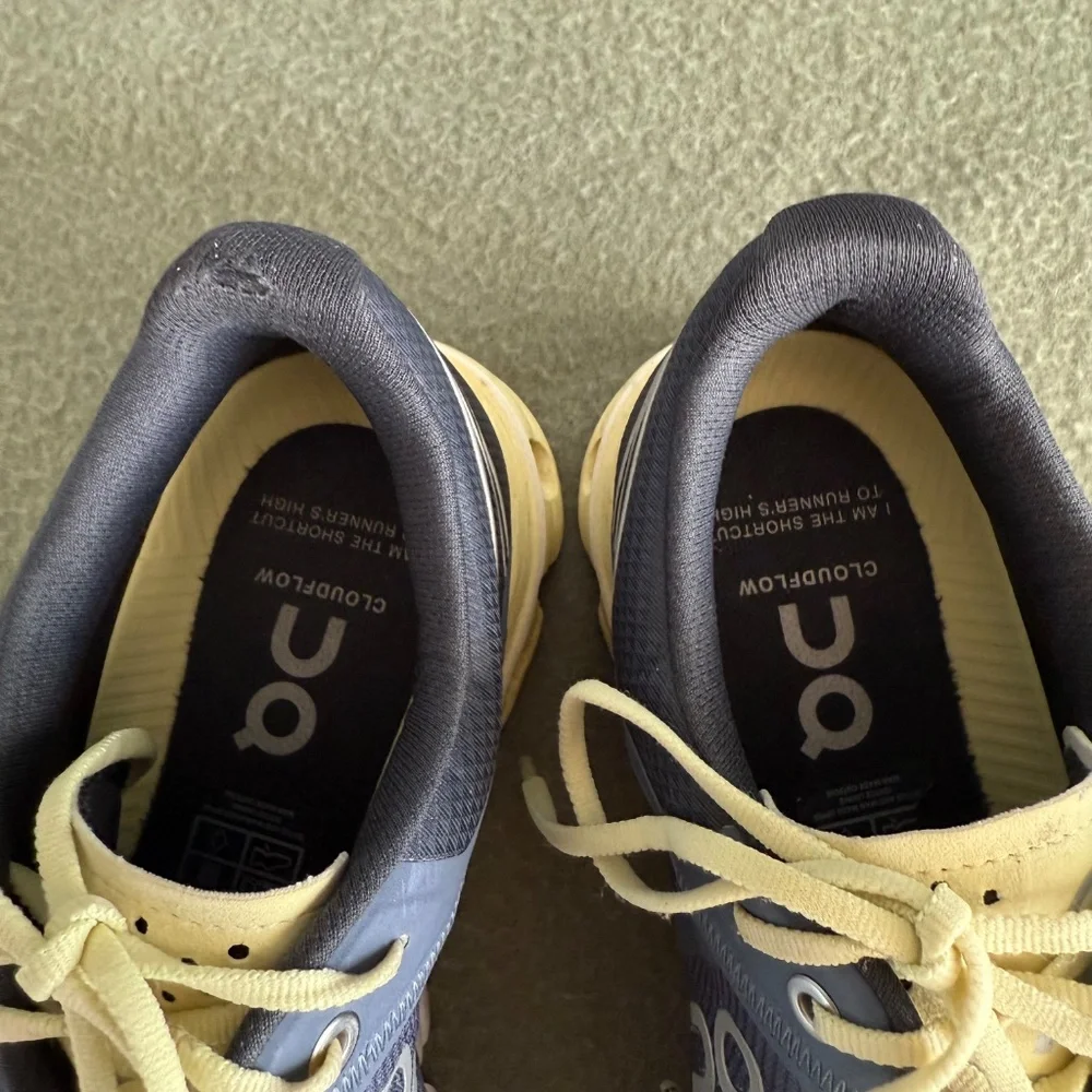 On Cloud Cloudflow Running Shoes Women’s Size W 10 Gray Yellow Athletic Sneakers